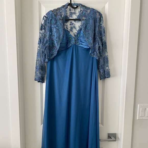 Party dress, mother of the bride/groom, or cocktail. - Picture 2 of 3